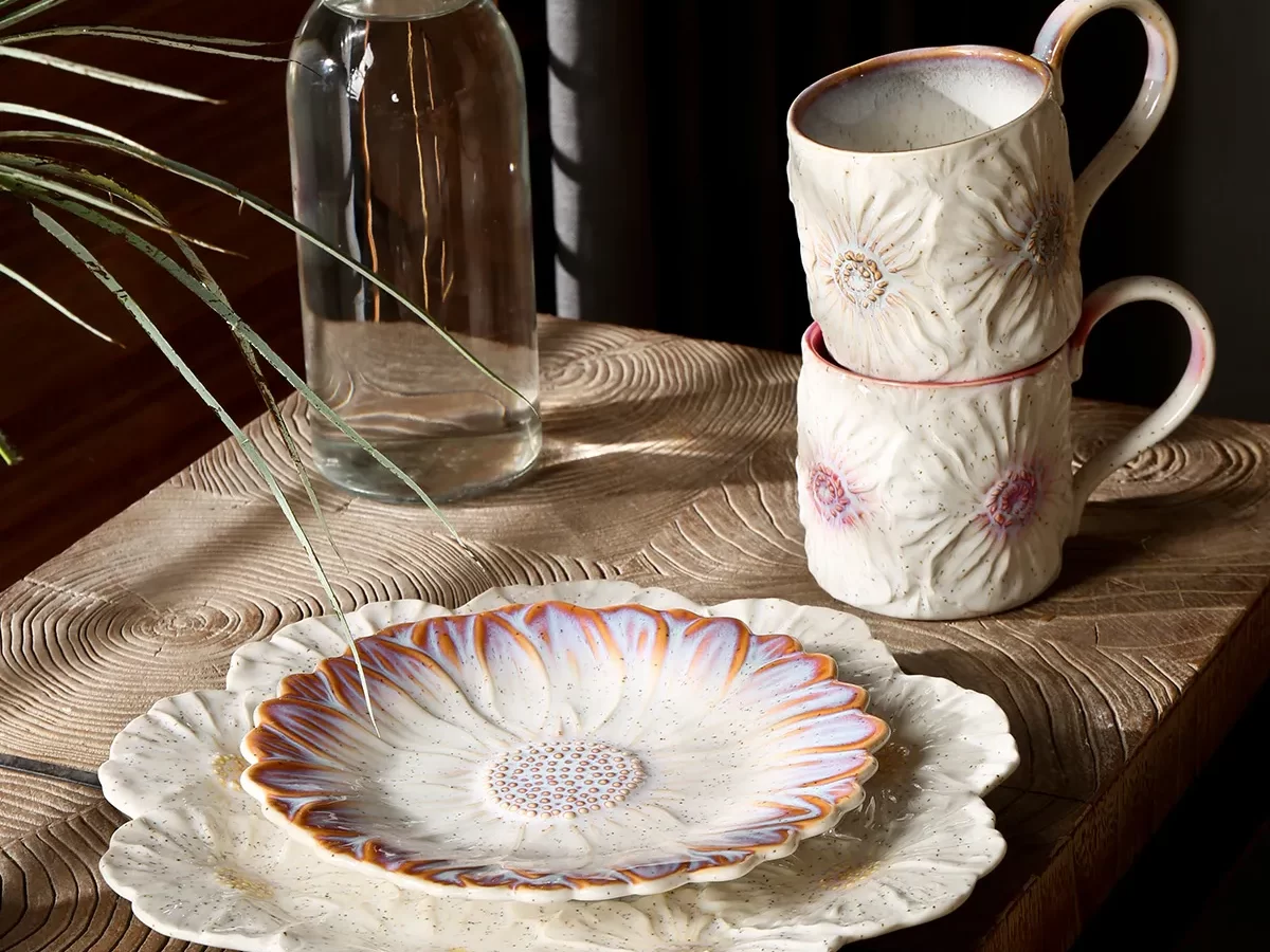 Classic Choice of Porcelain Tableware: Simplicity and Elegance